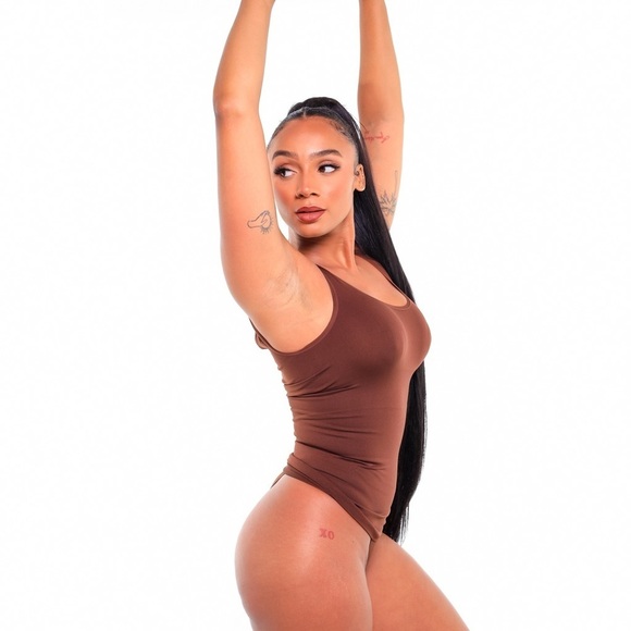 NNEKA ROSE SCULPT TANK TOP - Picture 8 of 16